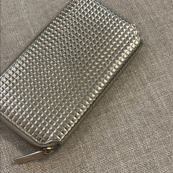 CHANEL Quilted Silver Accessory Case - Picture 4 of 16